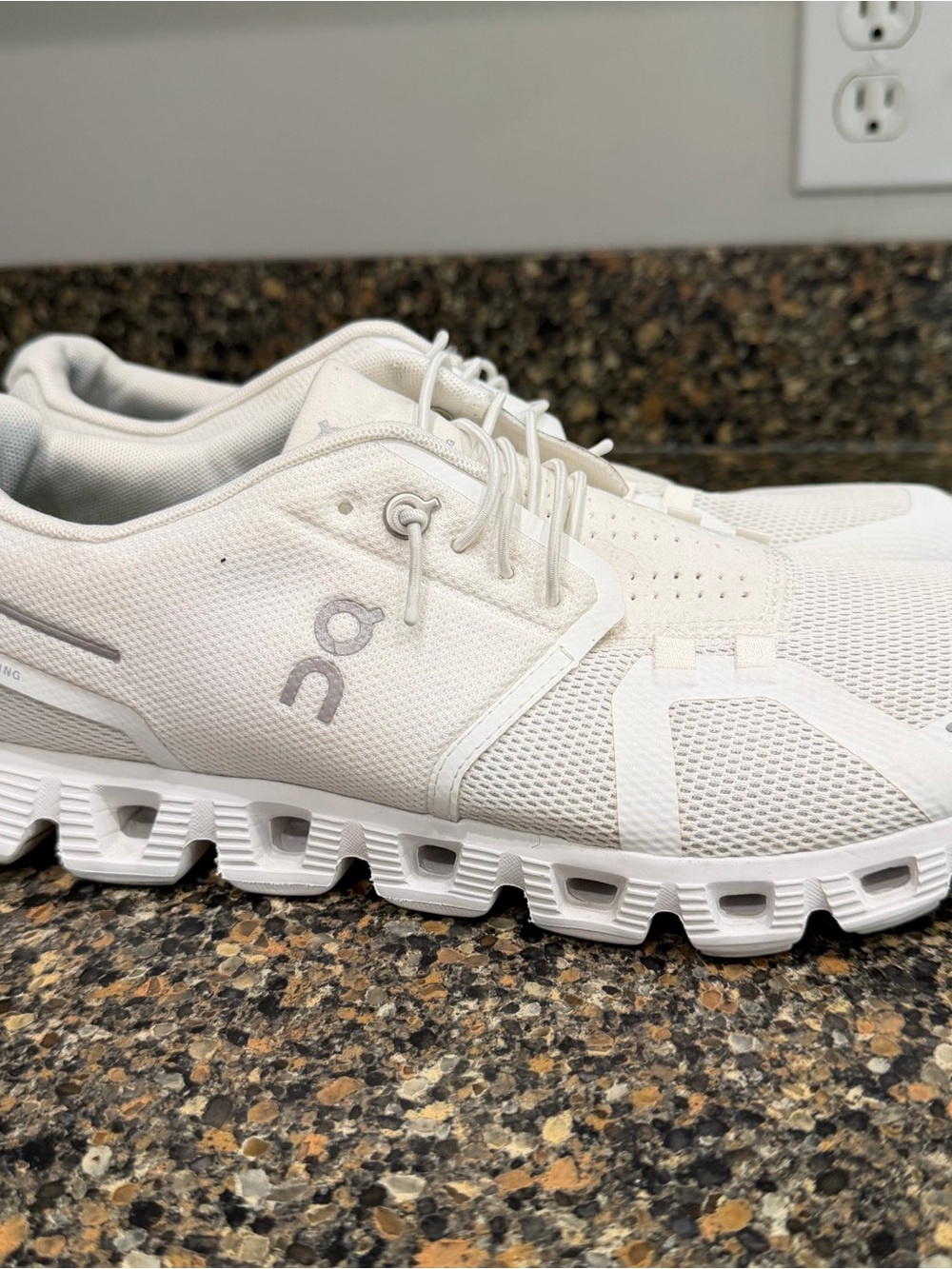 On Running Cloud ladies size 10 Running Shoes — White